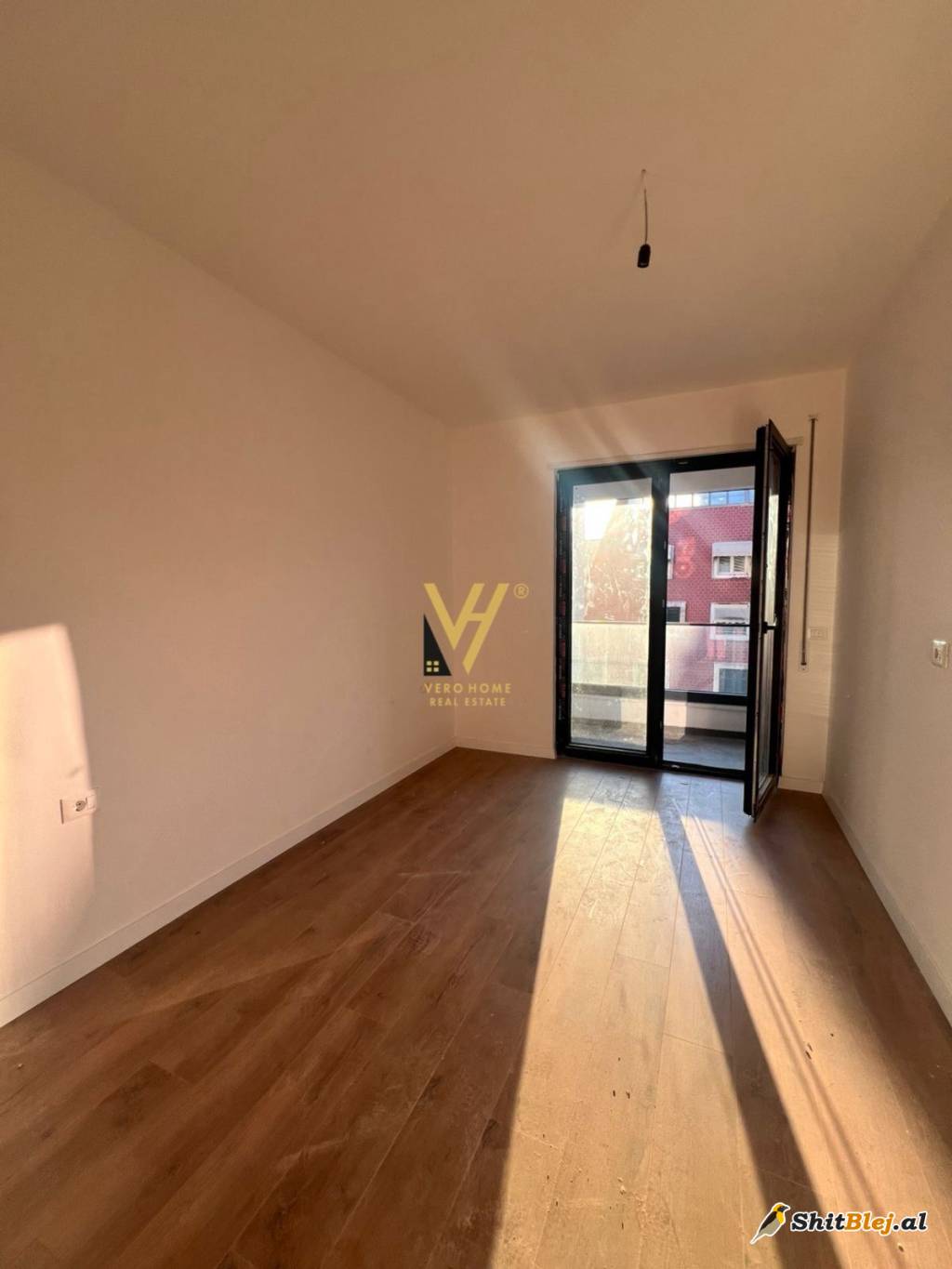 ZYRE 75 M2 TE KOMUNA E PARISIT 600 EURO