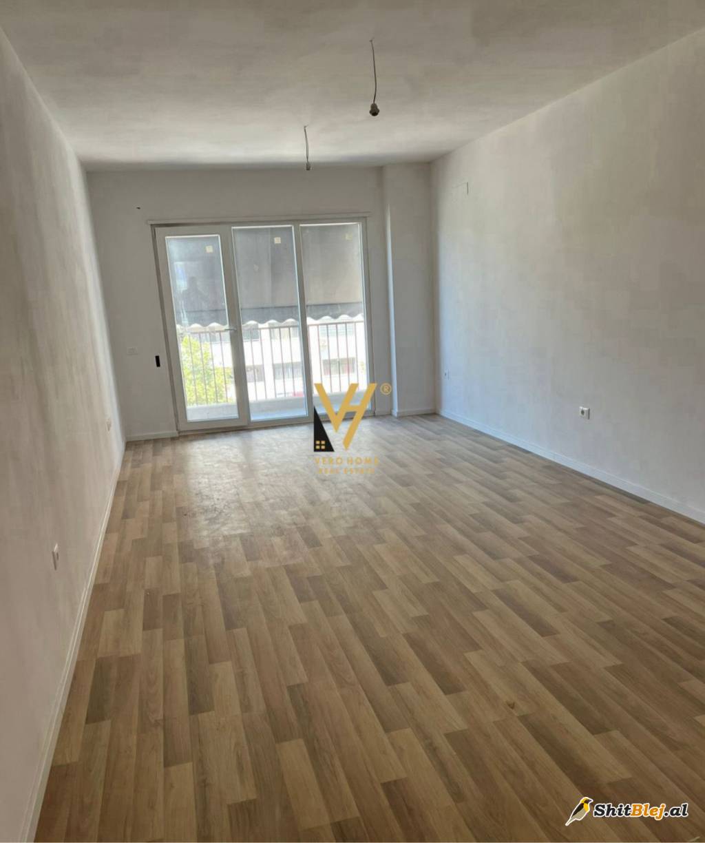 ZYRE 122 M2 ME QIRA NE ASTIR 600 EURO