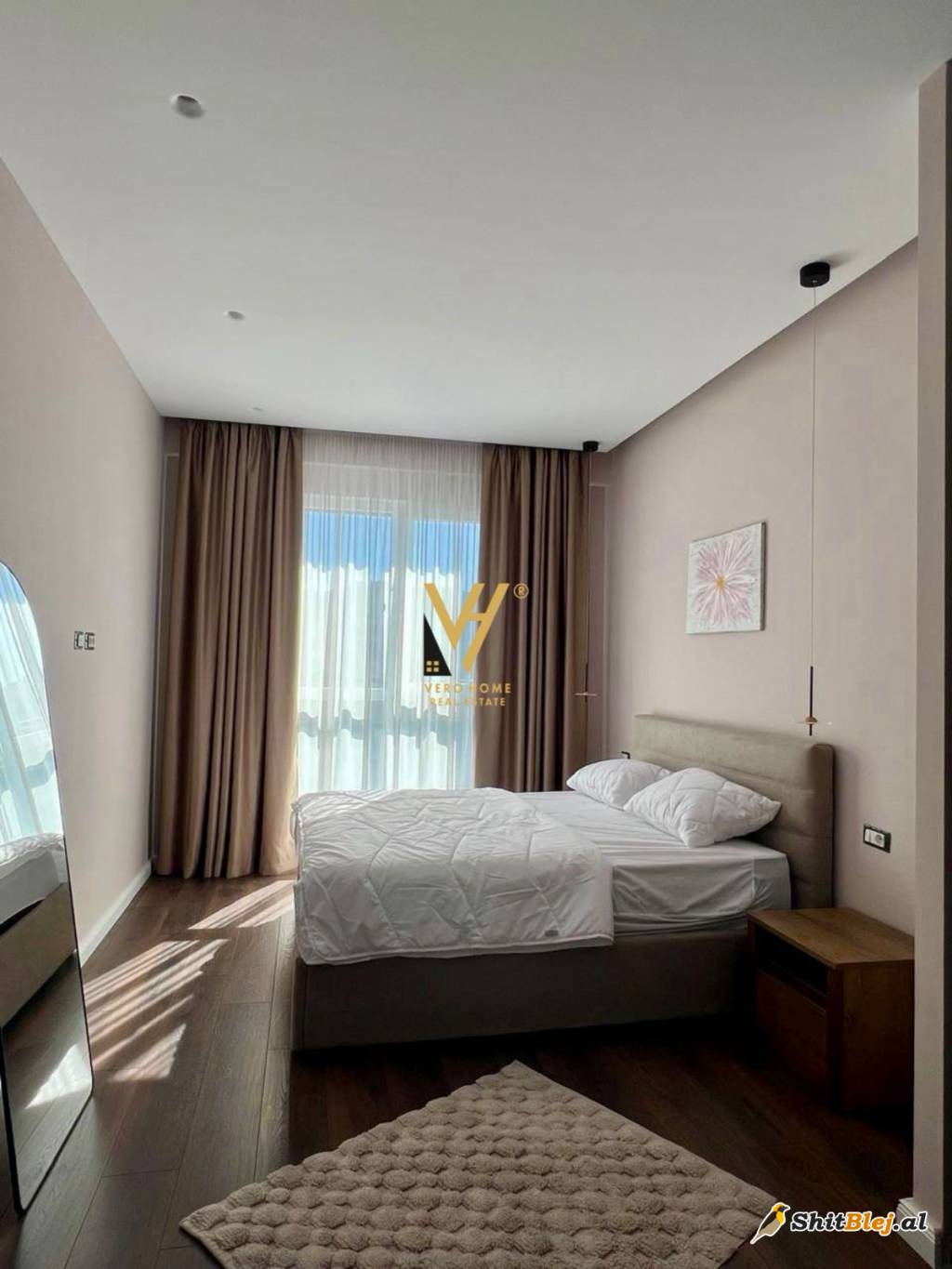 2+1+2  TE KOMUNA E PARISIT 1.200 EURO