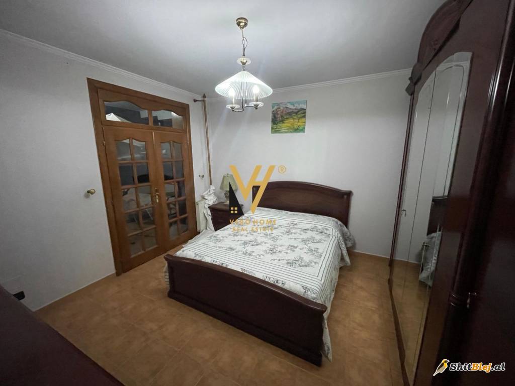 VILE 3-KATSHE ME QERA TE QSUT 1.000 EURO