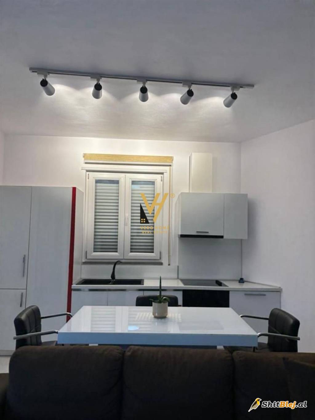  1+1+BLK TEK KOPSHTI BOTANIK 600 EURO
