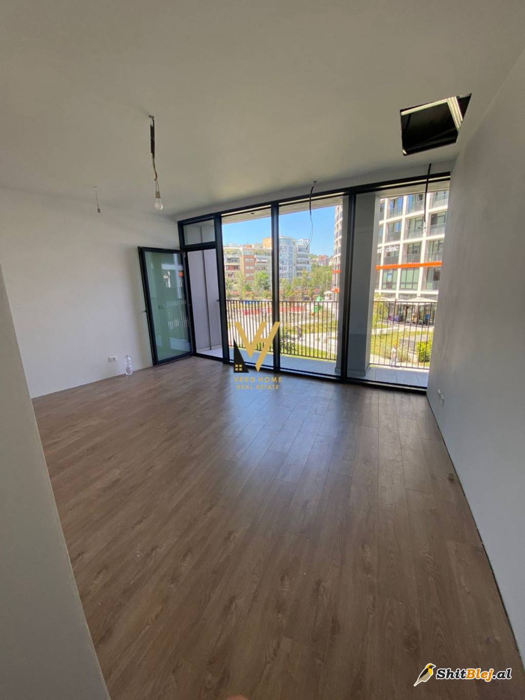 ZYRE 102M2 TE LAKE VIEW 1.500 EURO