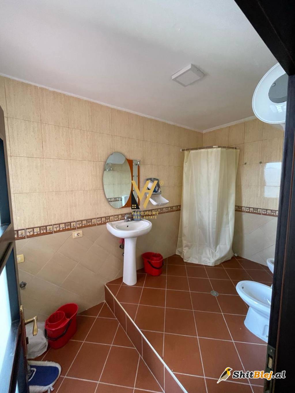 ZYRE 300 M2 TE KOMUNA E PARISIT 2500 EUR