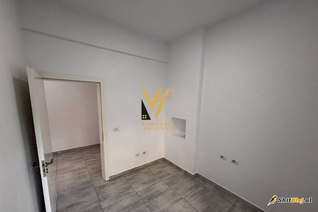 ZYRE 75 M2 TE RRUGA E DIBRES 500 EURO
