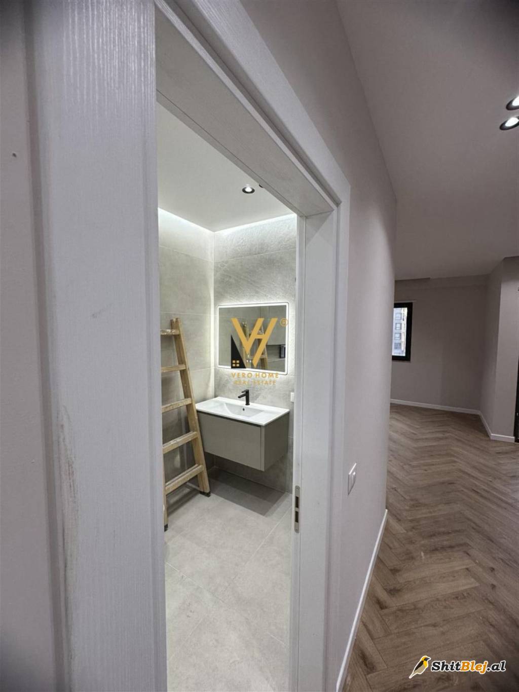 ZYRE 126 M2 TE UNAZA E RE 1.250 EURO