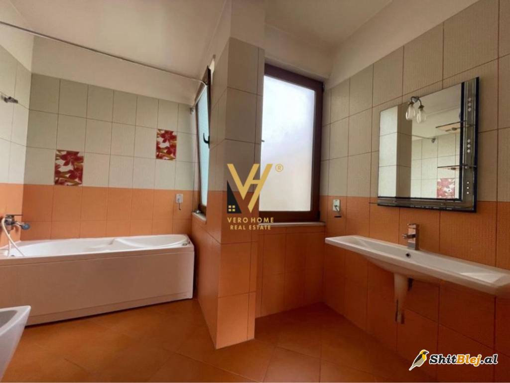 VILE  ME QIRA TE KODRA PRIFTIT 1.300 EUR