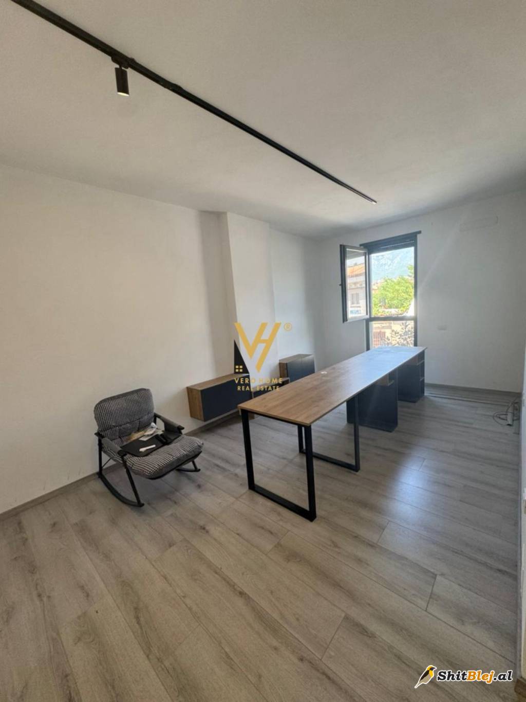 ZYRE 55 M2 MBI MATERNITETIN E RI 350 EUR