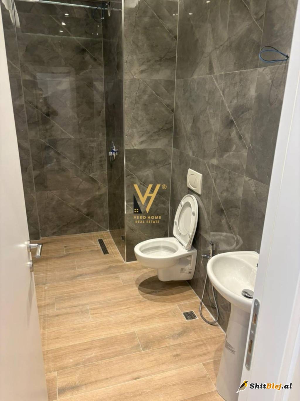  ZYRE 120 M2 KOMUNA 130.000 LEKE
