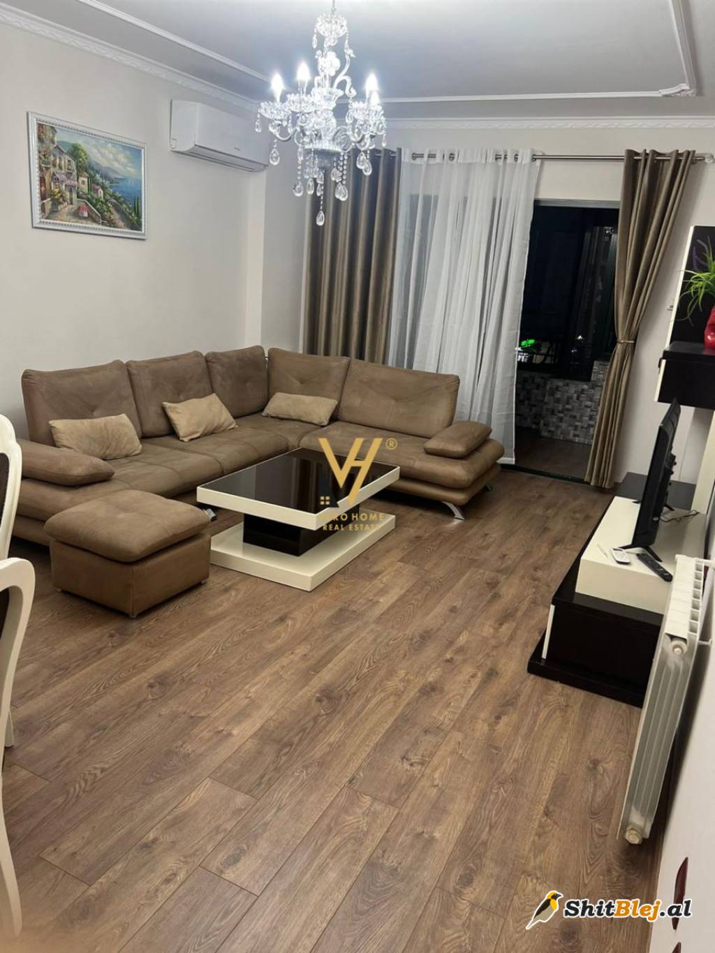 2+1+2 ME QERA TE KOMUNA PARISIT 800 EURO