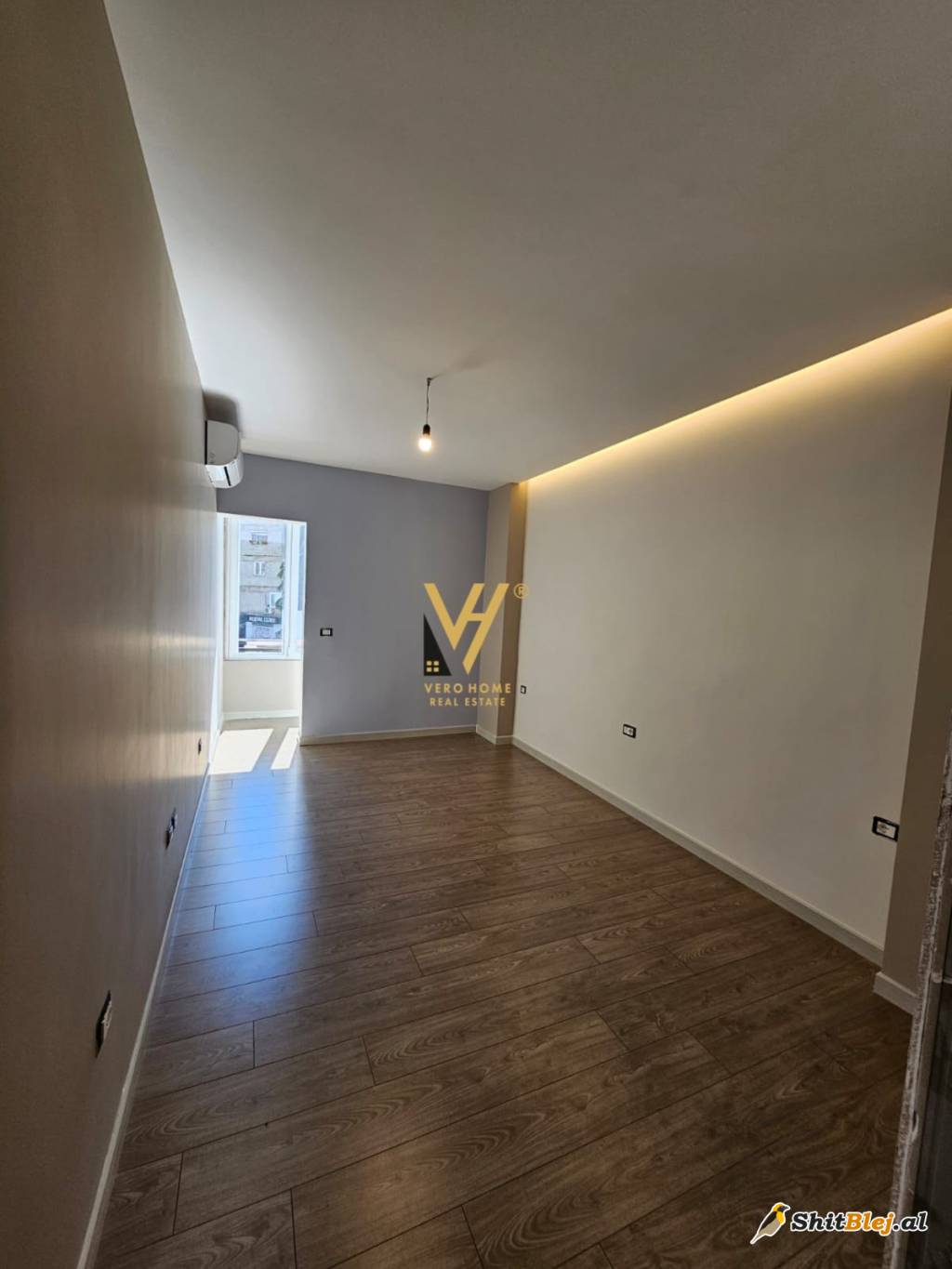 ZYRE 120M2 ME QERA TE ZOGU I ZI 1.400 EU