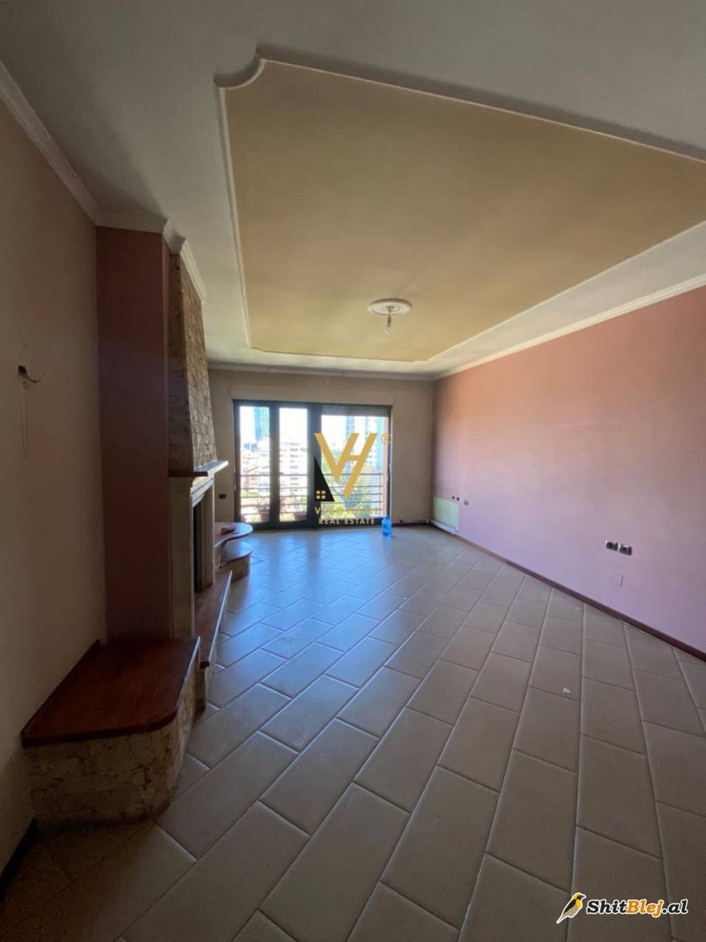 ZYRE 160M2 ME QERA TE BLLOKU 2.200 EURO