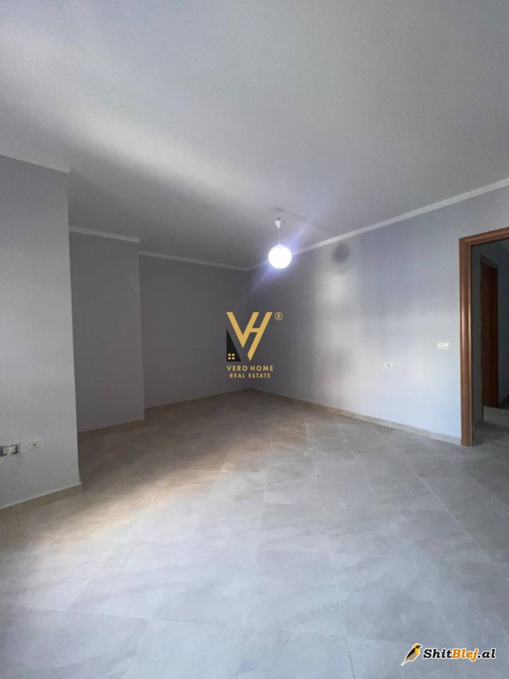 ZYRE ME QERA TE STACIONI TRENIT 700 EURO