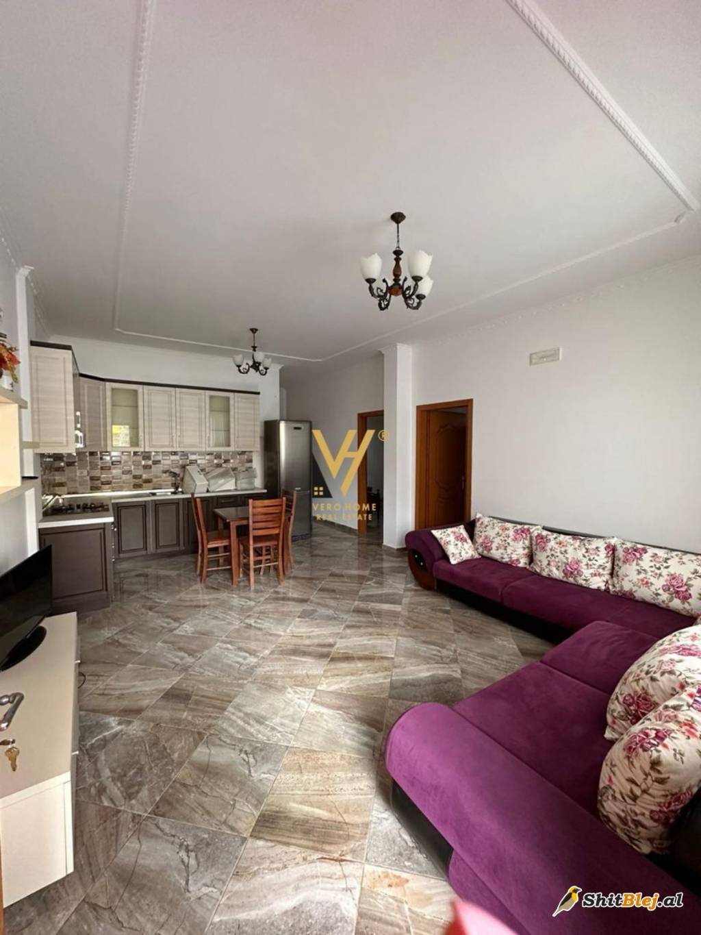 HYRJE 2+1 ME QERA NE ALLIAS 400 EURO
