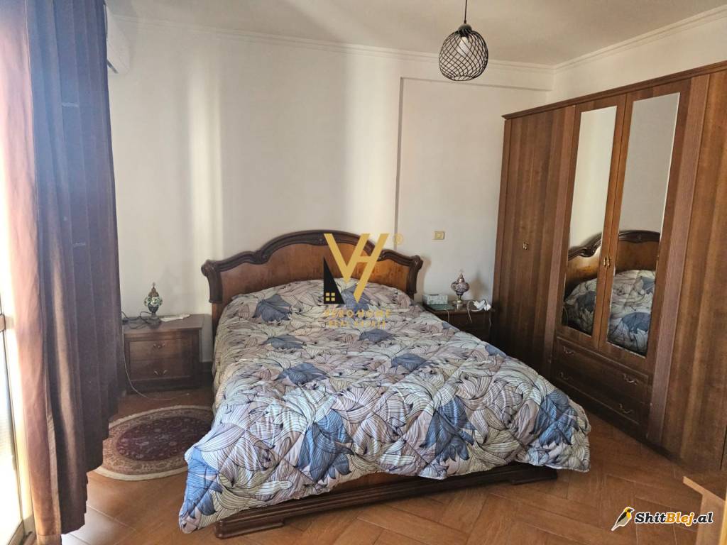 2+1+2 ME QIRA TE RR.BARRIKADAVE 65.000LE