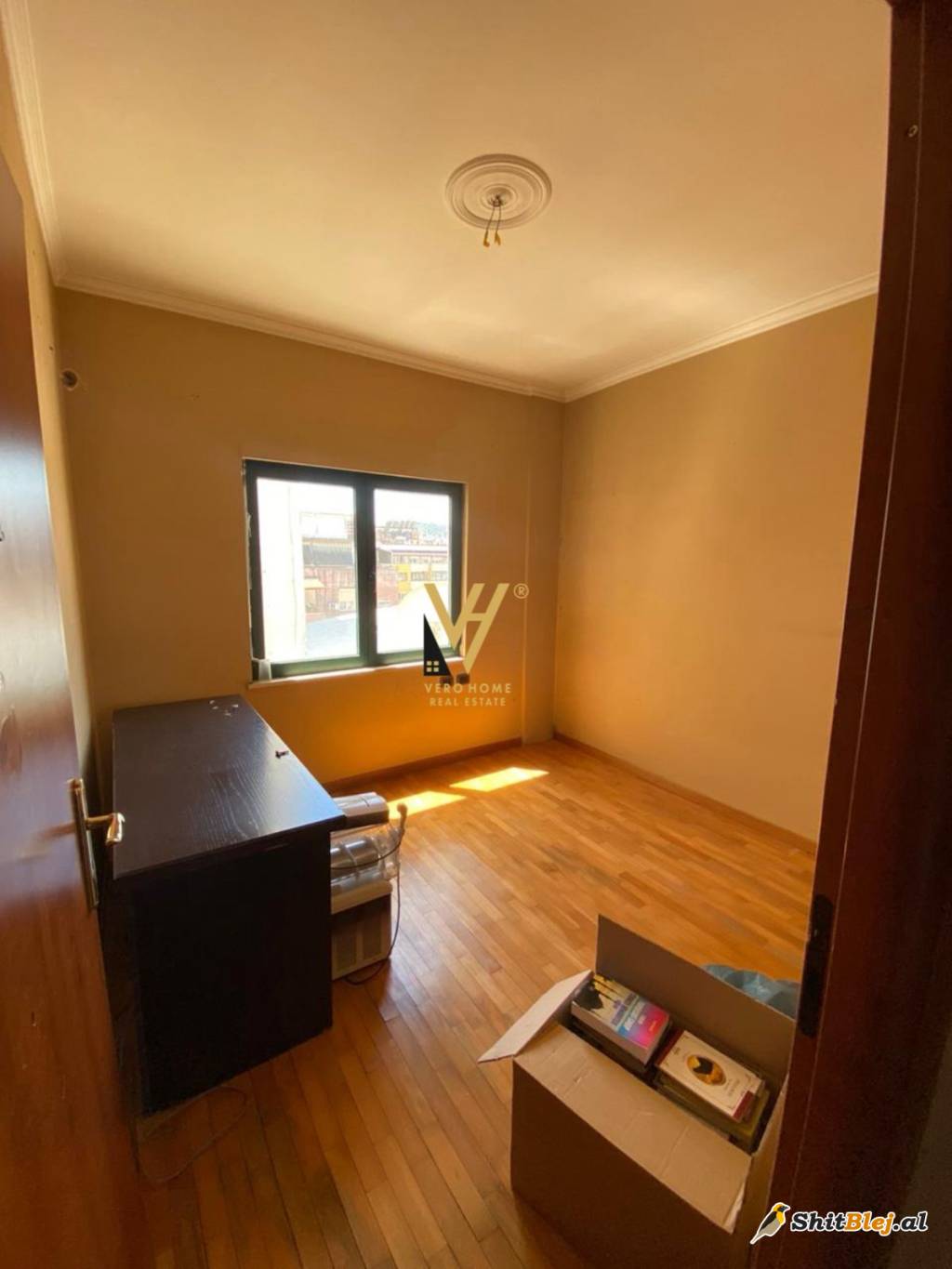ZYRE 160M2 ME QERA TE BLLOKU 2.200 EURO