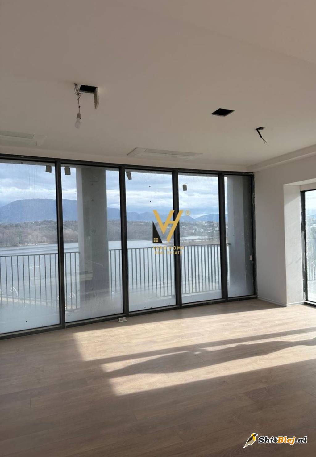 ZYRE 200 M2 TE LAKE VIEW 2.500 EURO