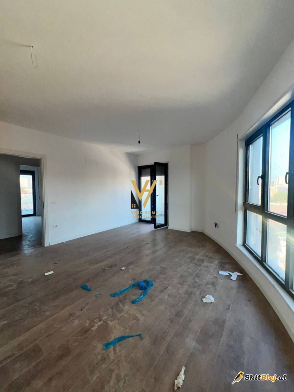 ZYRE 95 M2 TE KOMUNA E PARISIT 700 EURO