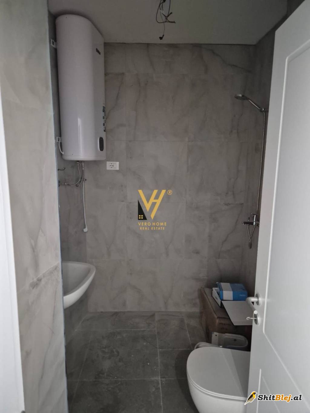 ZYRE 103 M2 ME QERA TE LAKE VIEW 1.900 E