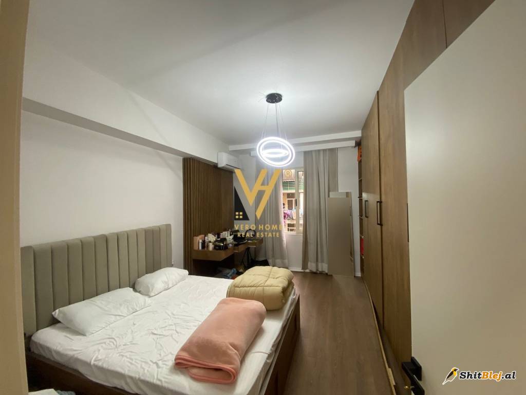 1+1TE KOMUNA E PARISIT 700 EURO