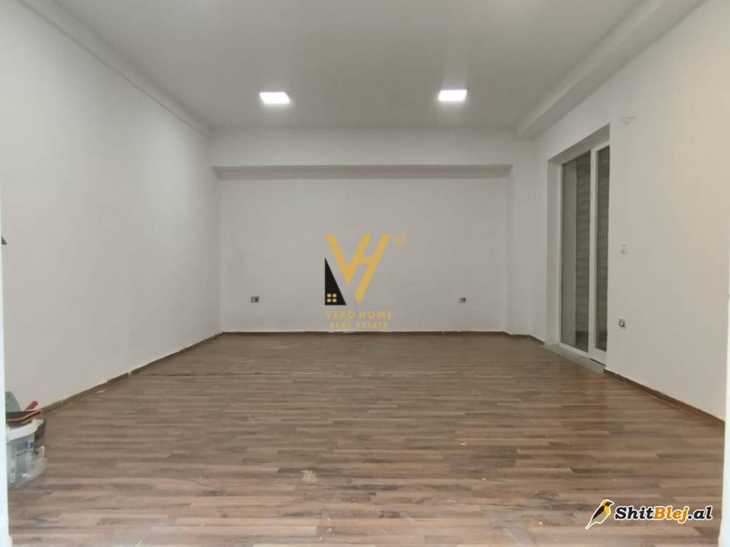 AMBIENT NE MYSLYM SHYRI 400 EURO