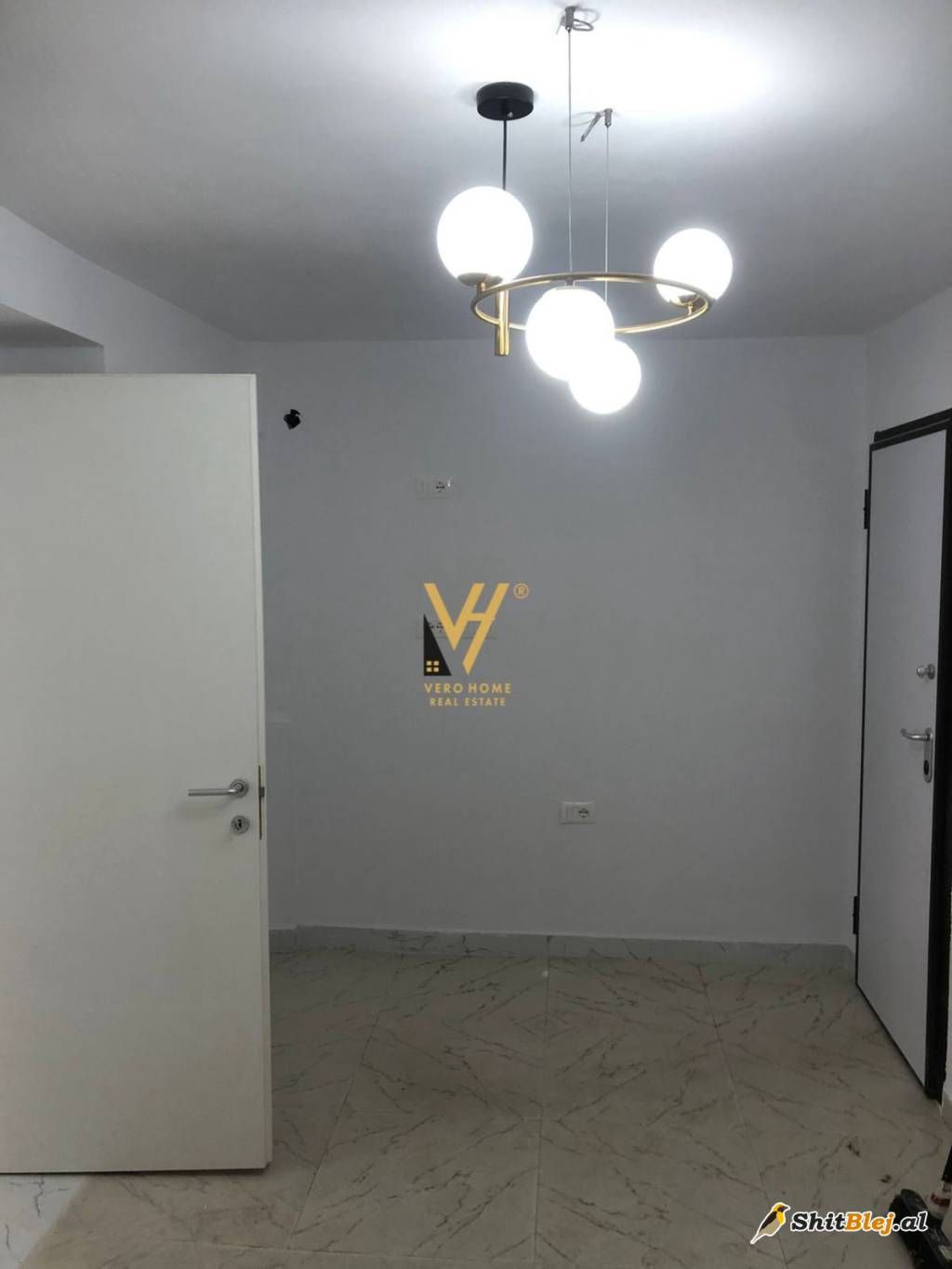 ZYRE 50 M2 TE HOXHA TAHSIM 500 EURO