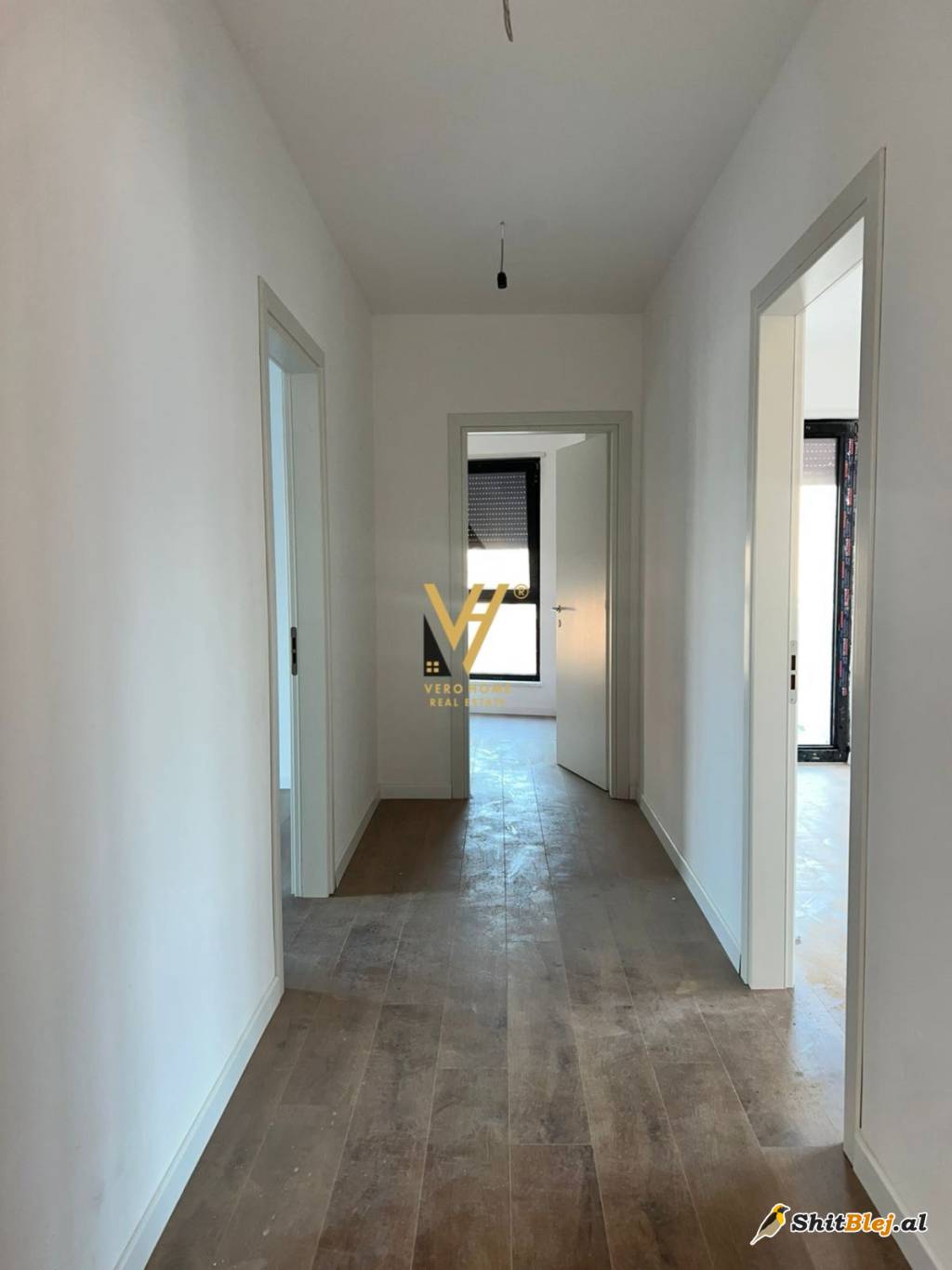 ZYRE 95 M2 TE KOMUNA E PARISIT 700 EURO