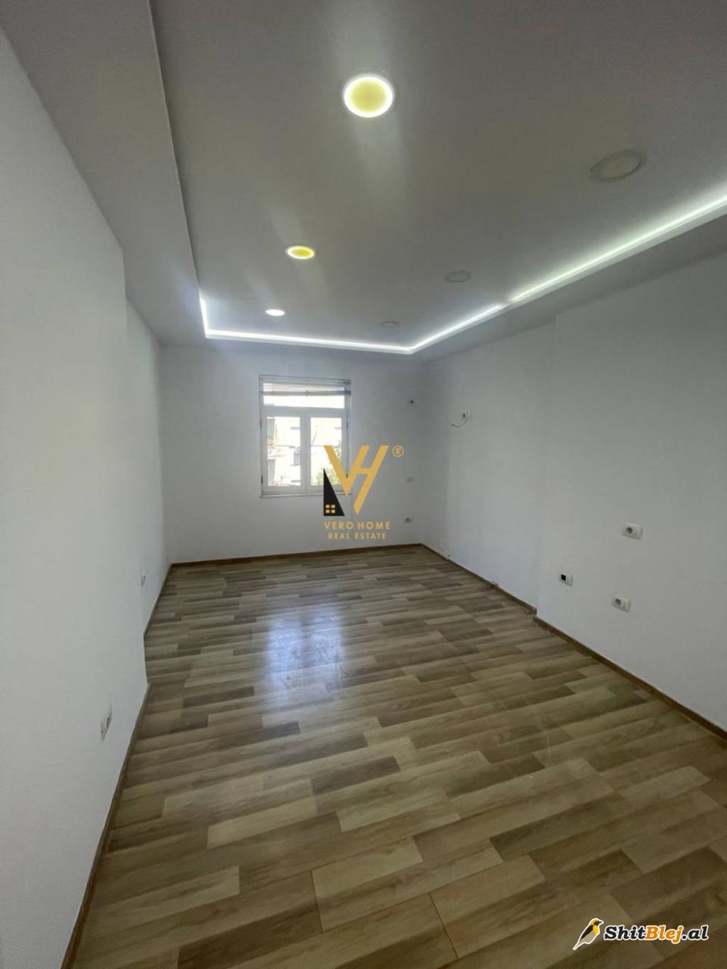 2+1 ME QIRA TE LIBRI UNIVERSITAR 700 EUR