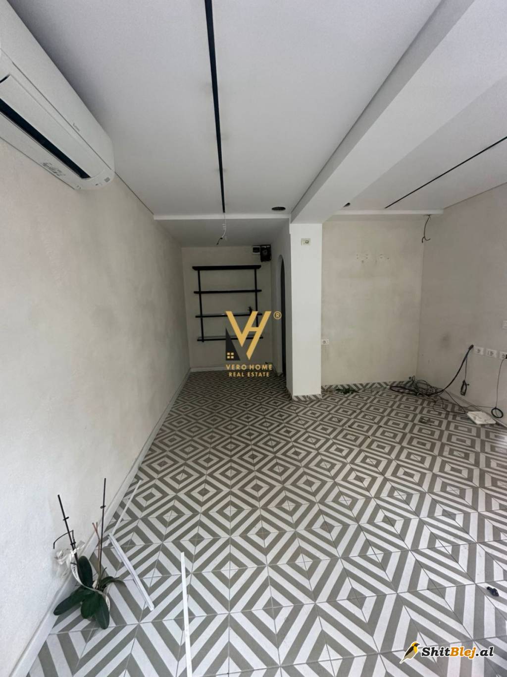  DYQAN 20 M2 ME QERA NE BLLOK 600 EURO