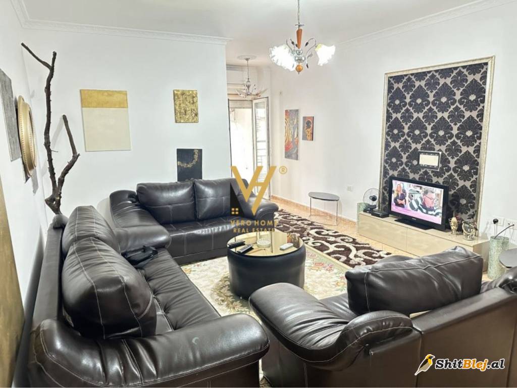  2+1+2 ME QIRA TE ZOGU I ZI 700 EURO