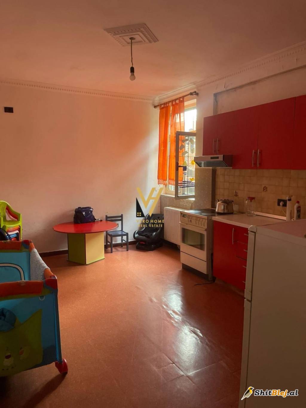 VILE 5 KATE ME QERA TE BRRYLI 2.500 EURO
