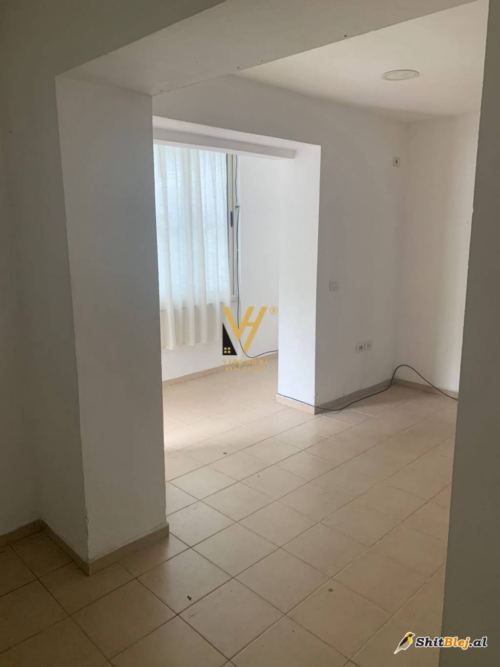 ZYRE 35 M2 TEK STADIUMI DINAMO 400 EURO