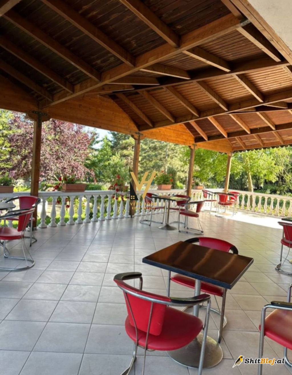  HOTEL BAR RESTORANT NE KORÇE 400.000 EU
