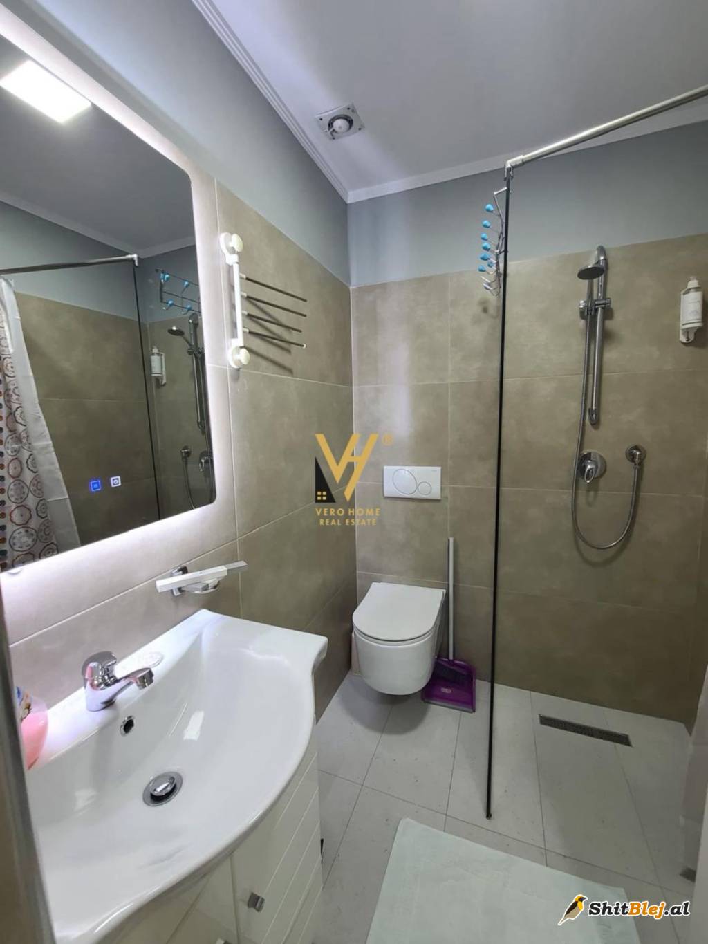 HOTEL ME QERA TE RRUGA KAVAJES 6.500 EUR