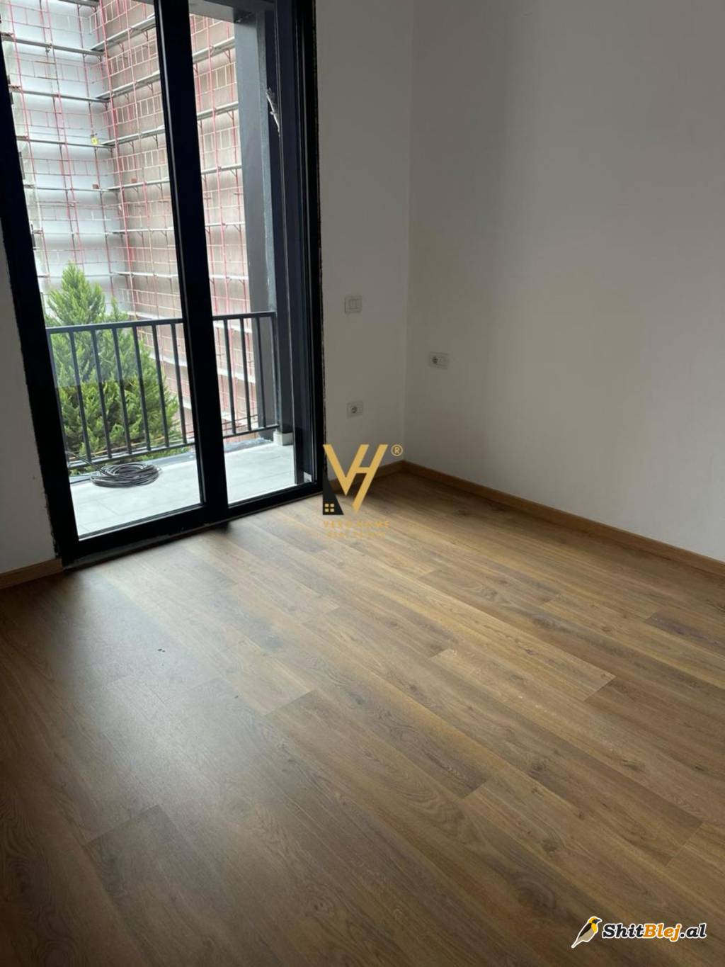 ZYRE 56 M2 TE SHKOLLA E KUQE 550 EURO