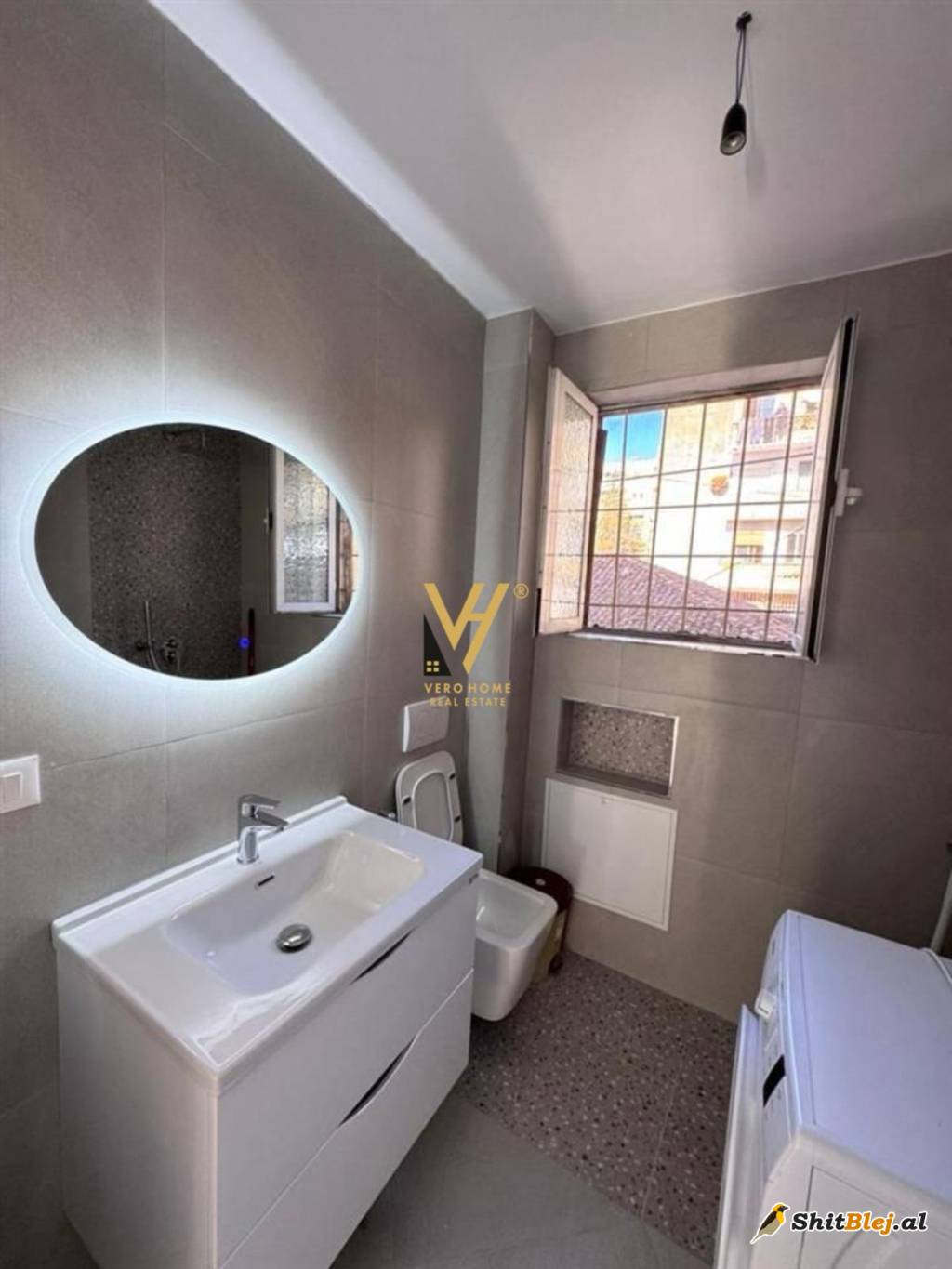 ZYRE 70 M2 ME QERA MINE PEZA 1.000 EURO