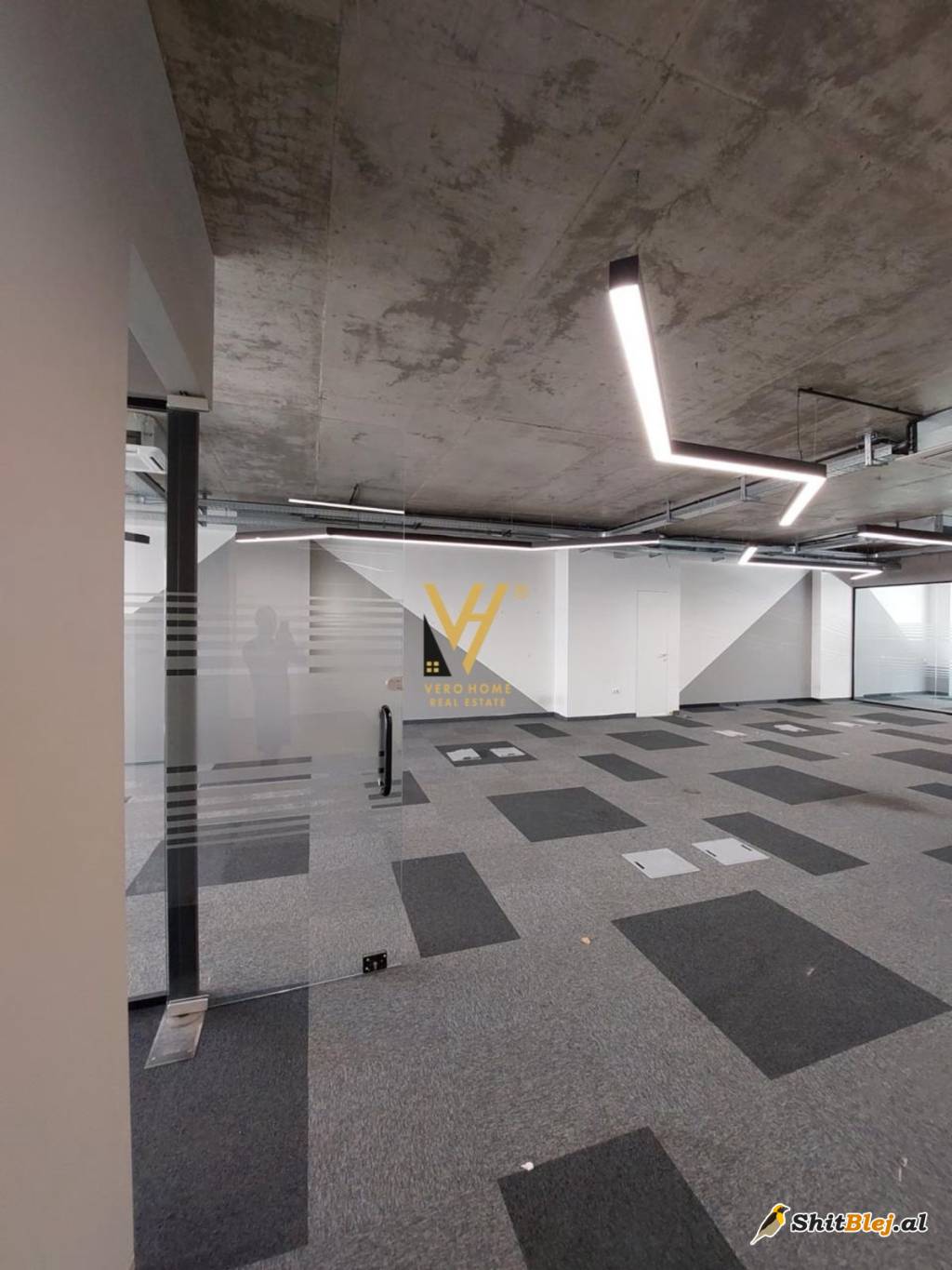 ZYRE 370M2 TE RRUGA KOSOVARVE 6.600 EURO