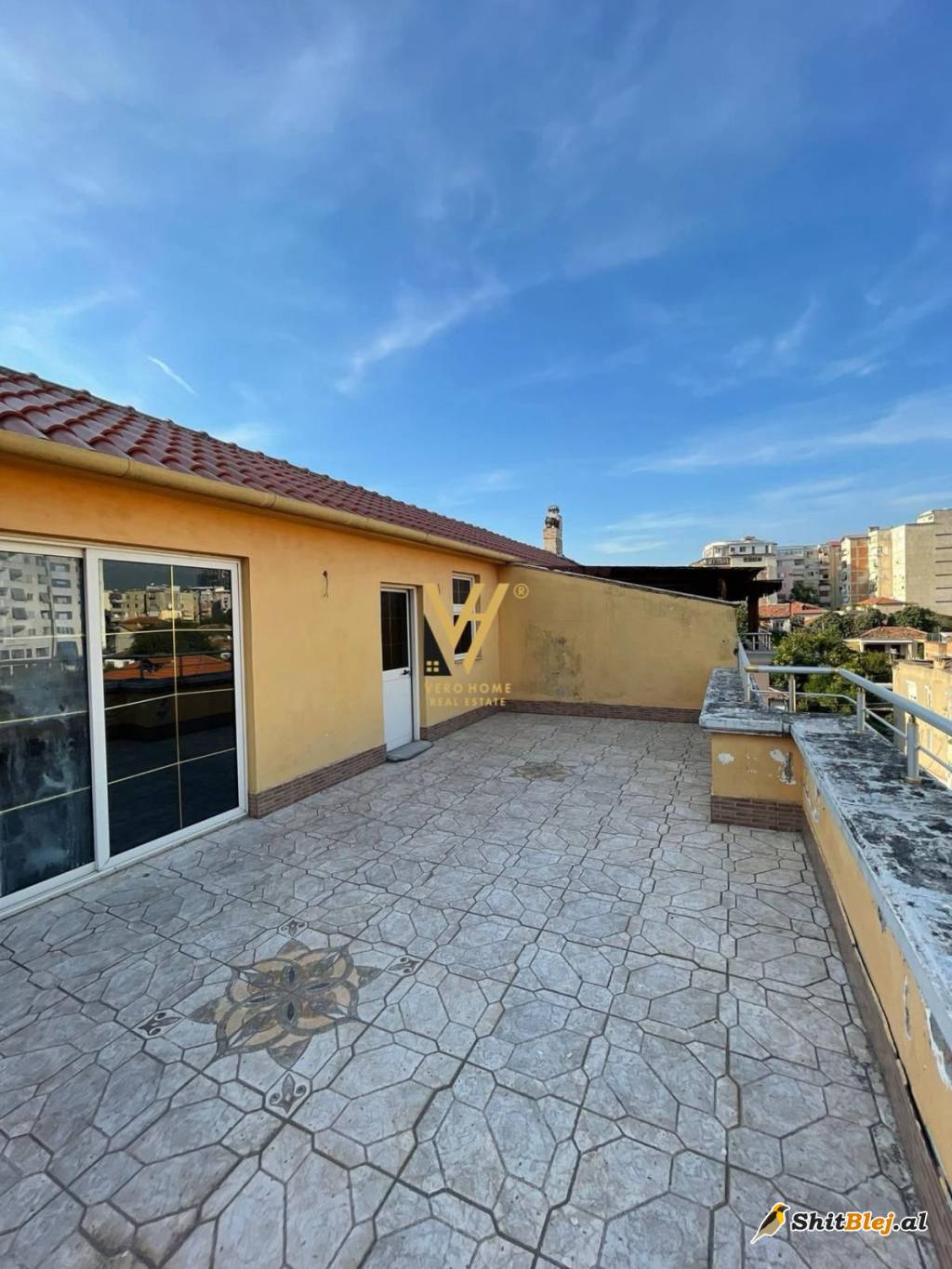VILE 5 KATE ME QERA TE BRRYLI 2.500 EURO