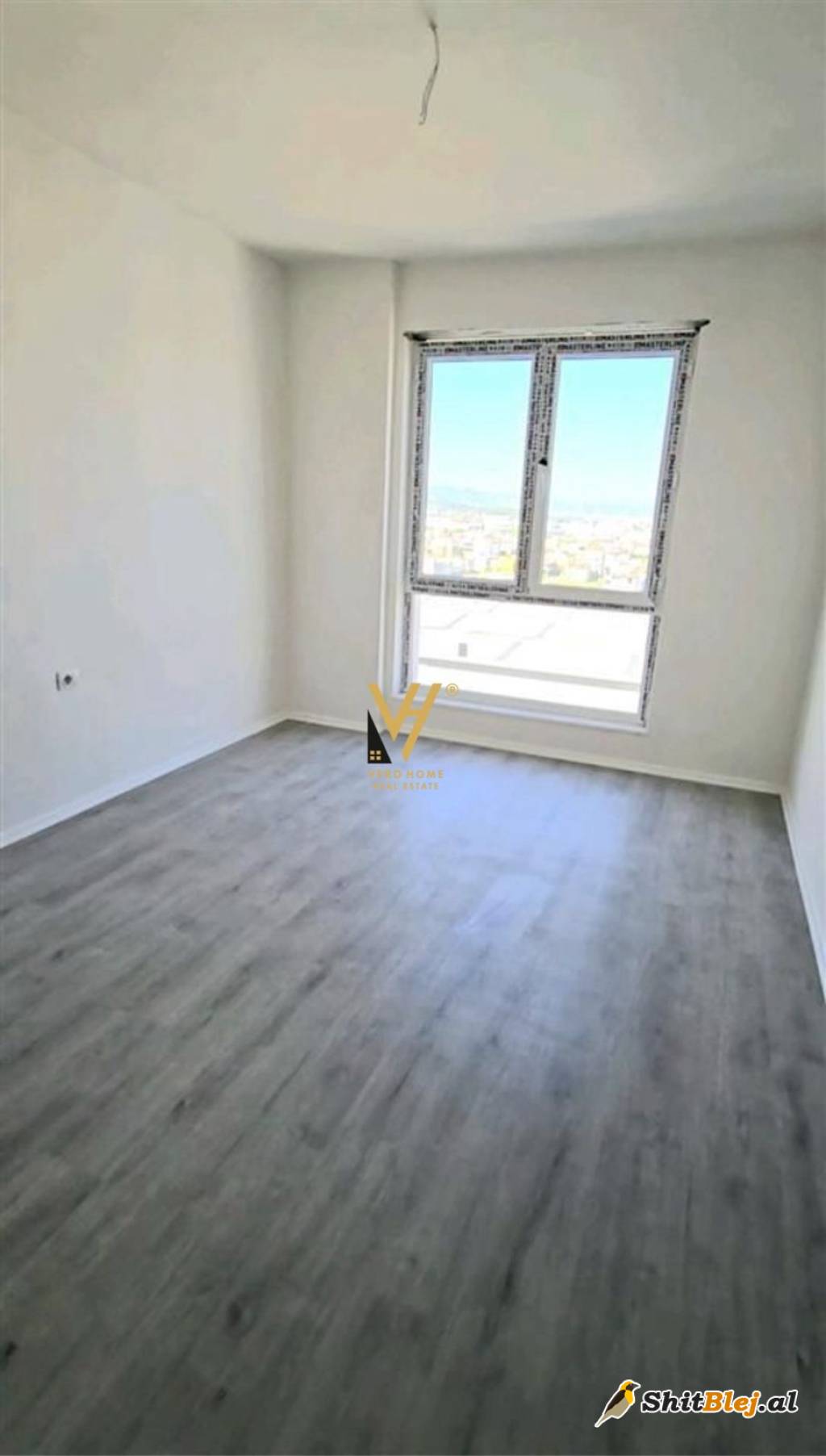 ZYRE 65 M2 ME QERA TE UNIVERS CITY 600 E