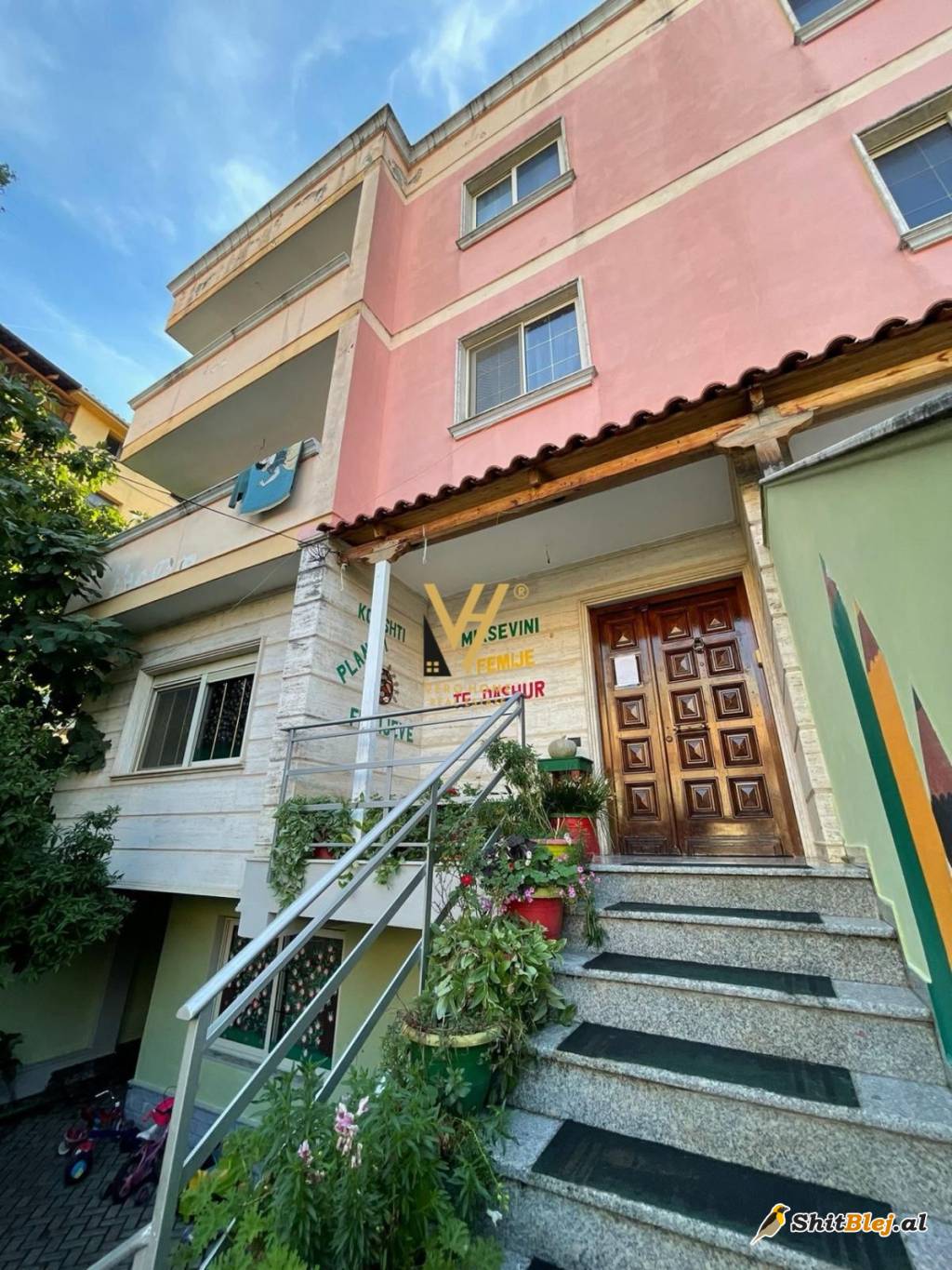 VILE 5 KATE ME QERA TE BRRYLI 2.500 EURO
