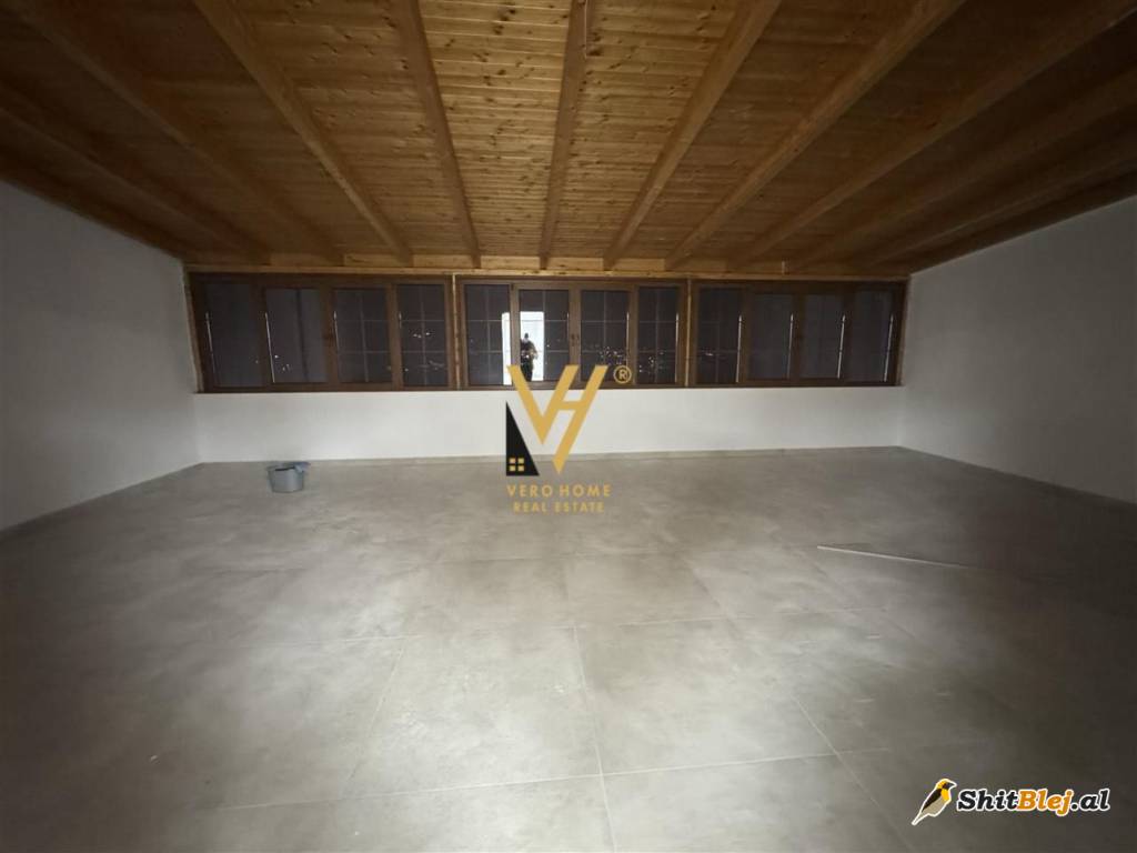 AMBIENT 360M2 ME QERA NE SAUK 1.500 EURO