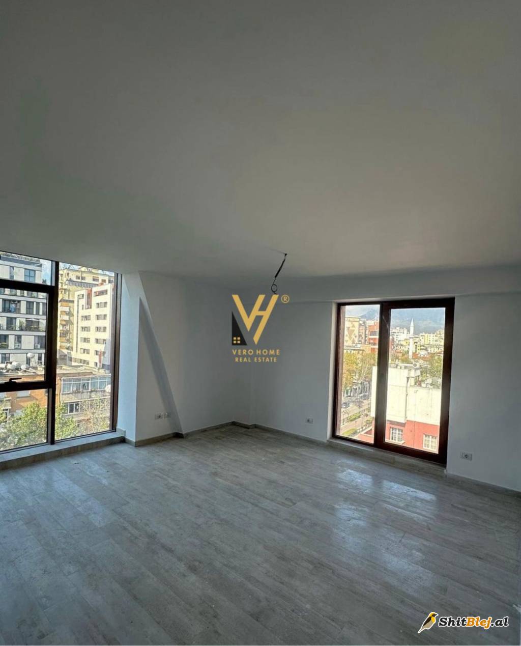 ZYRE 156 M2 TE RRUGA E KAVAJES 2.500 EUR