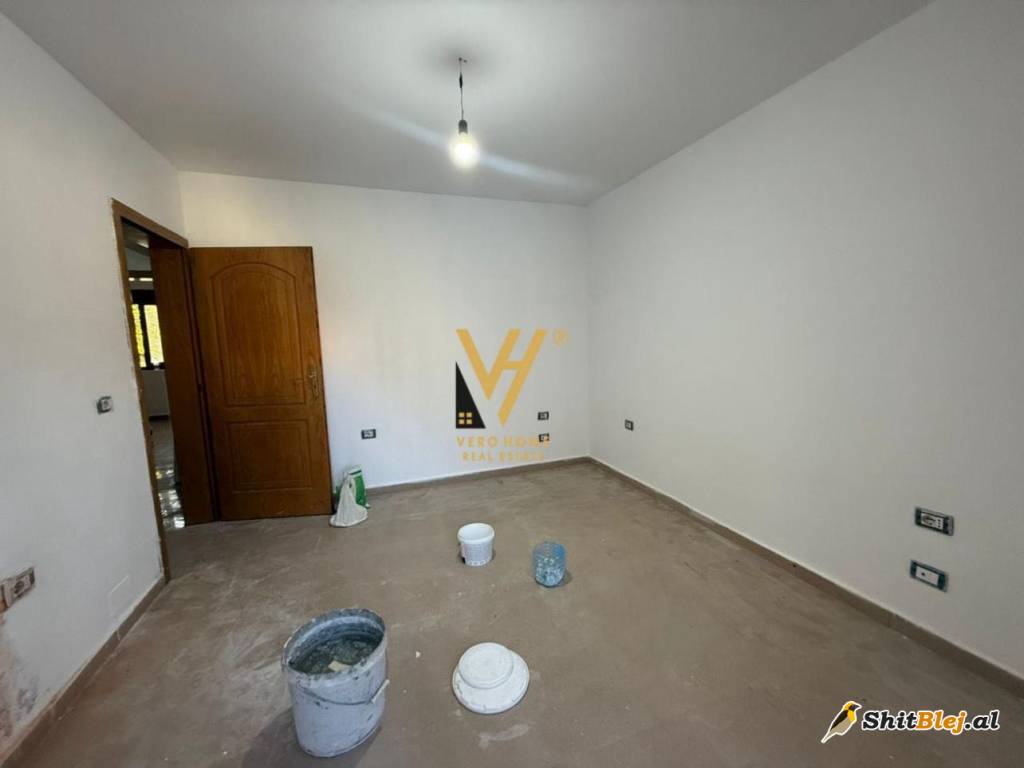 AMBIENT 70 M2 NE VASIL SHANTO 50.000 LEK