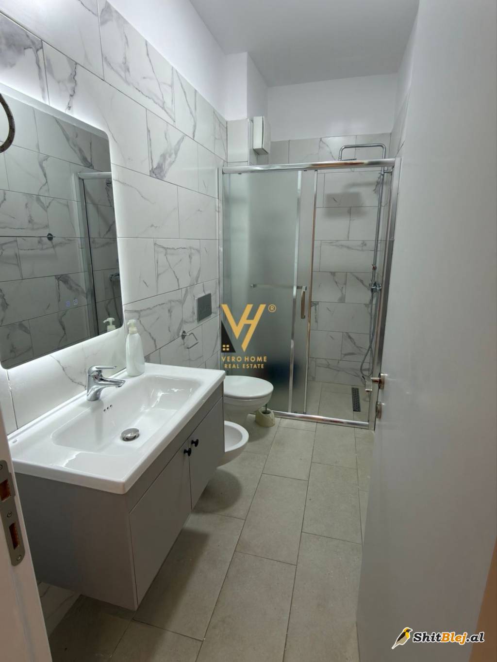 2+1+2  TE KOMUNA E PARISIT 1.200 EURO