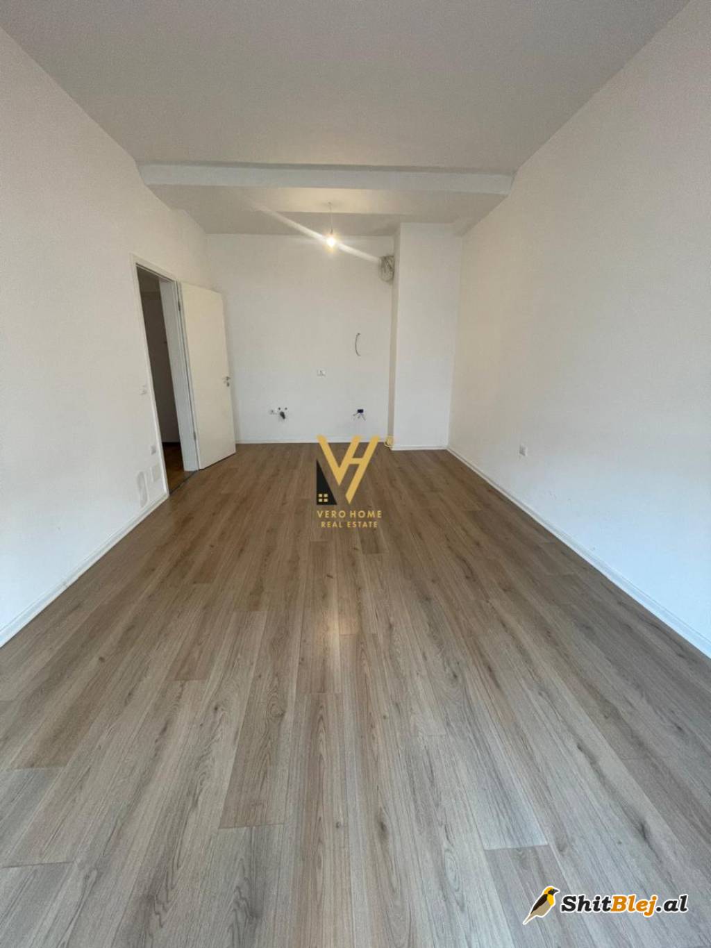 ZYRE 115M2 ME QERA TE 21 DHJETORI 600 EU
