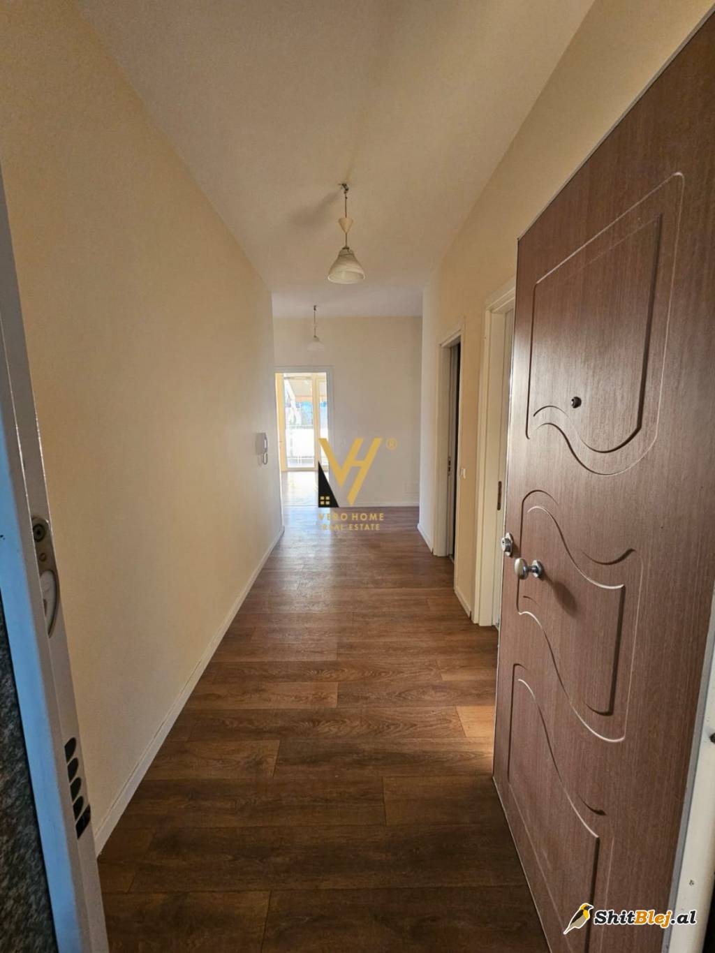ZYRE 166 M2 ME QERA TE KIKA 2 1.300 EURO