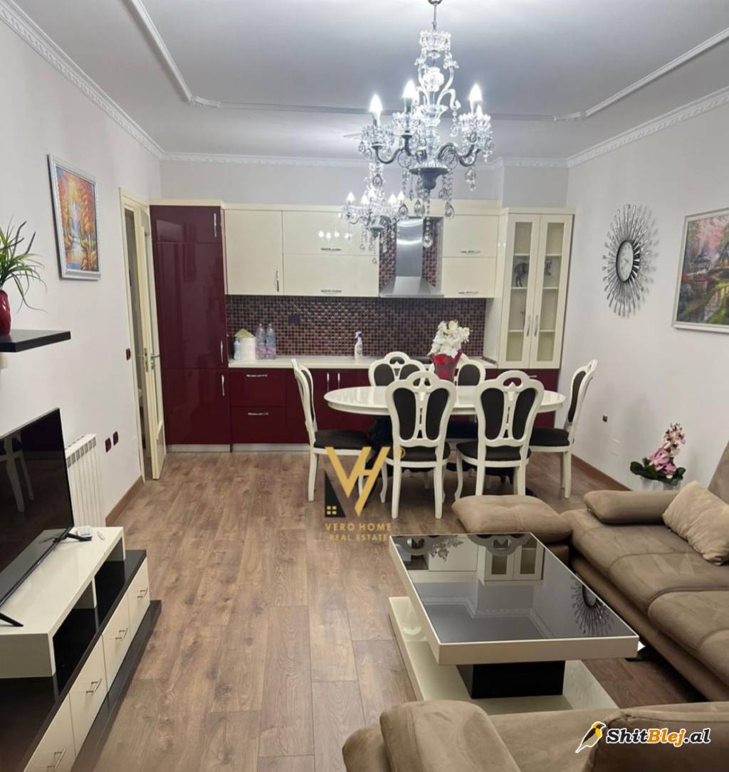 2+1+2 ME QERA TE KOMUNA PARISIT 800 EURO