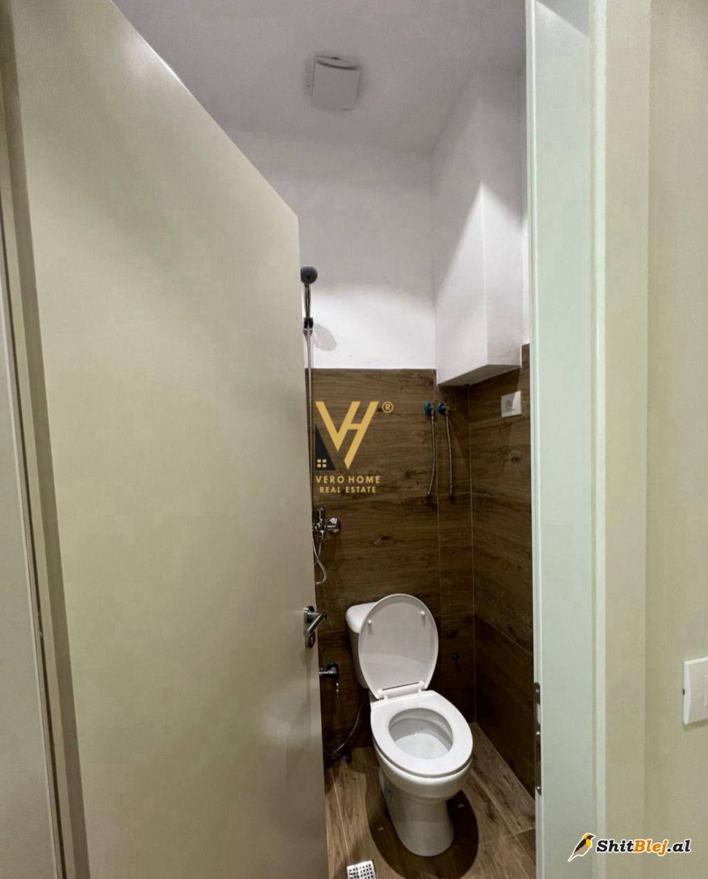 ZYRE 30 M2 TE RRUGA MYSLYM SHYRI 800 EUR