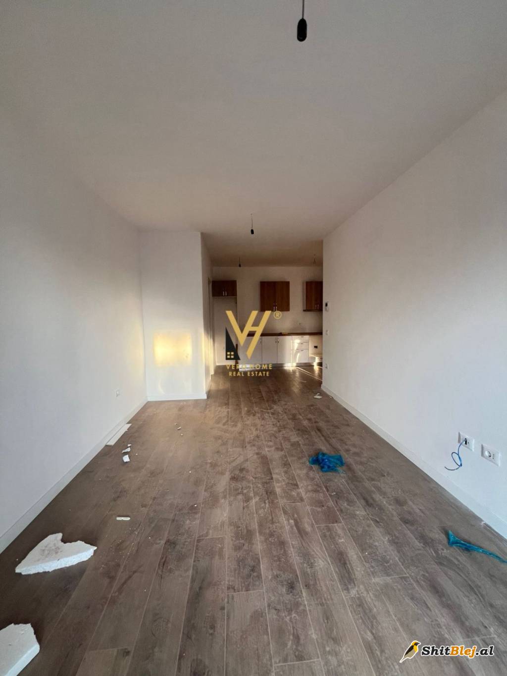 ZYRE 75 M2 TE KOMUNA E PARISIT 600 EURO