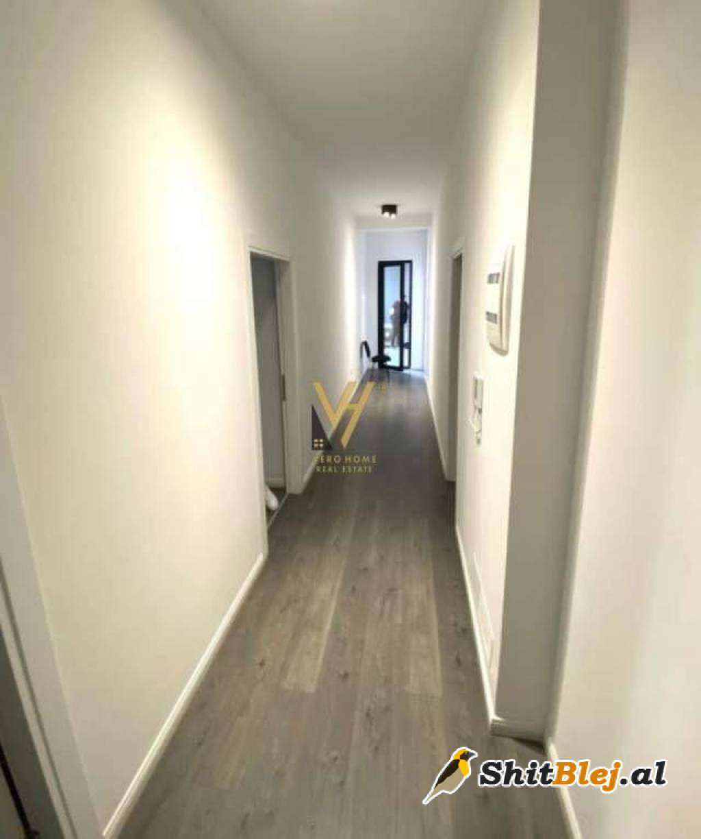 ZYRE 131 M2 ME QIRA TE SQUARE 21 950 EUR