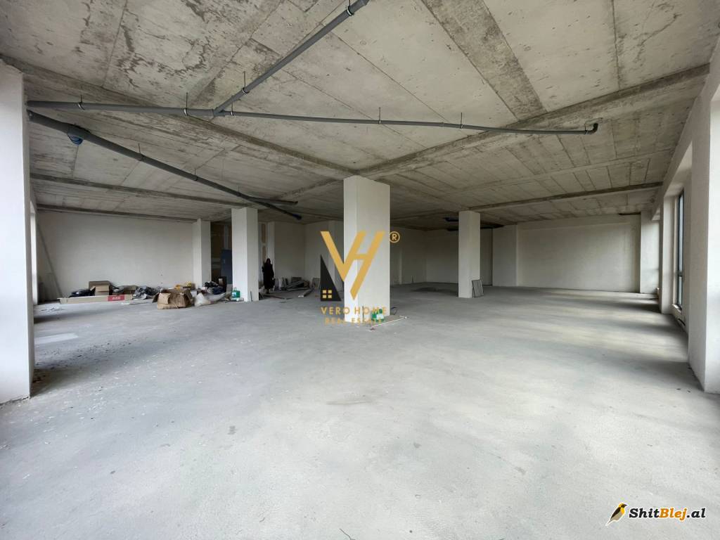 AMBIENT 300 M2 NE PORCELAN 3.000 EURO